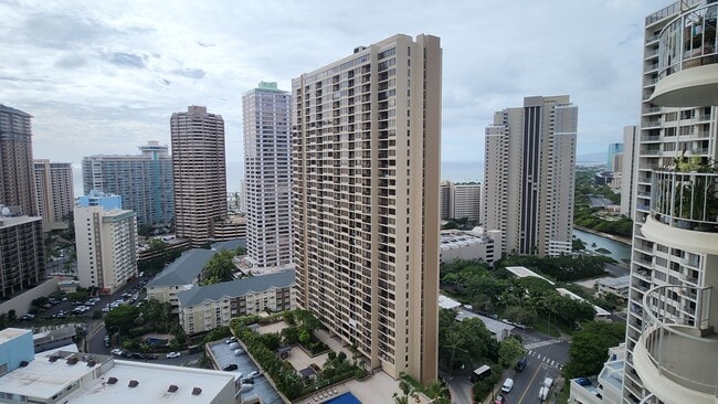 Building Photo - 469 Ena Rd