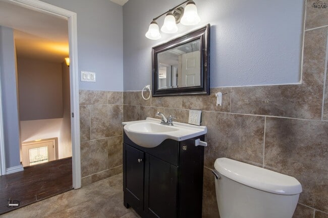 Building Photo - 4653 Balboa Dr