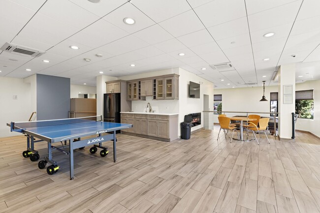 Building Photo - 45 River Dr S