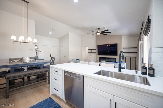 Building Photo - 2548 Tumble Brook Dr