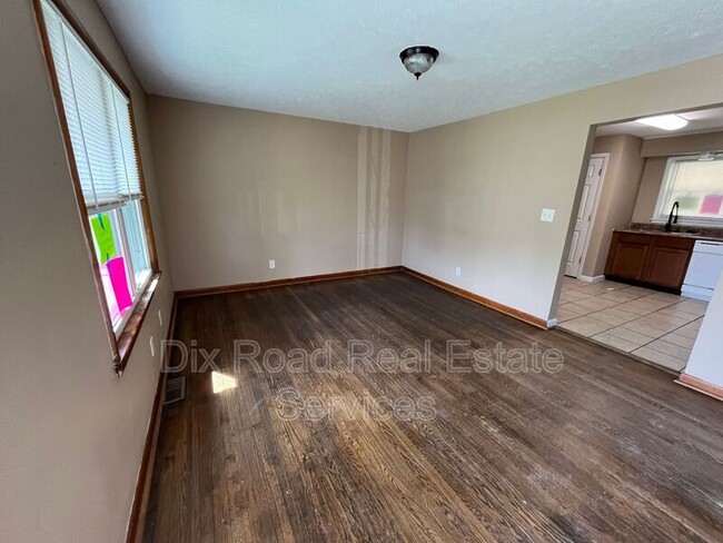 Building Photo - 52 Van Buren Dr