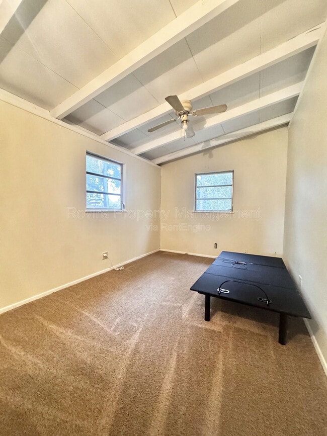 Building Photo - 627 E Warner St