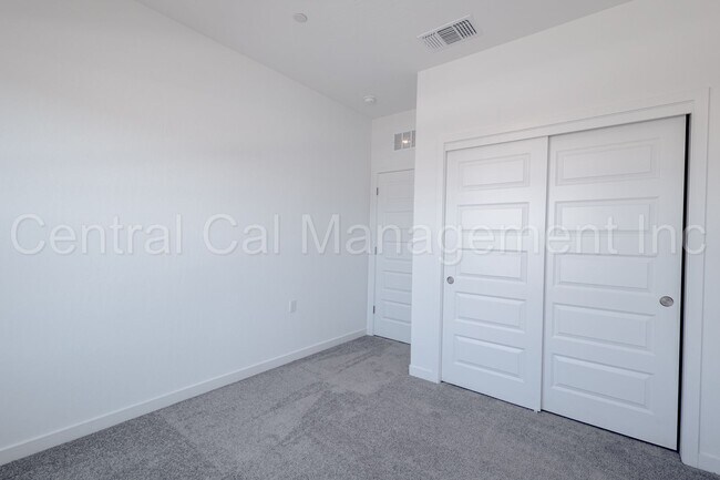 Building Photo - 4 Bedroom, 2 Bath Home with Solar in the Southwest - $2495 Per Month!