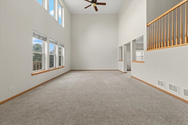 Building Photo - 966 Forest View Way