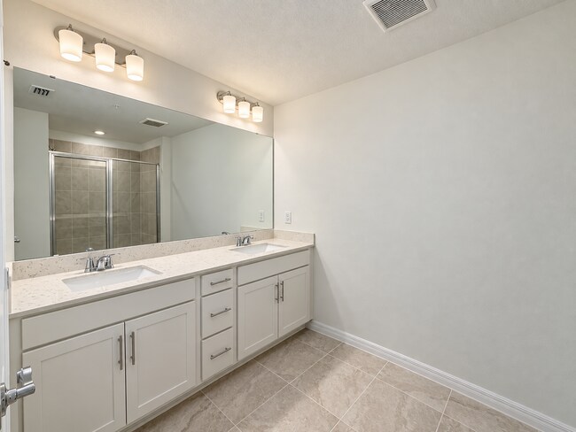 Building Photo - Harbor Square townhome home
