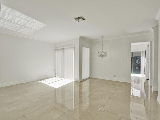 Building Photo - 1257 NW 91st Ave