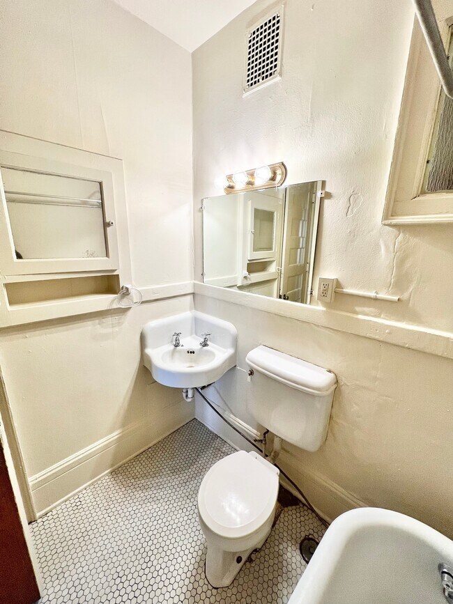 IMG_1090 - Cross Apartments