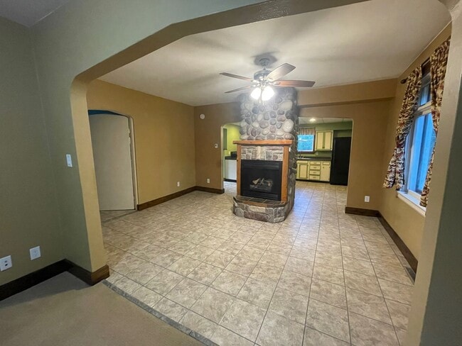 Building Photo - 3 Bedroom Kenwood Home