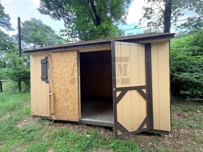 Building Photo - Beautifully updated 2-bedroom, 2-bathroom home