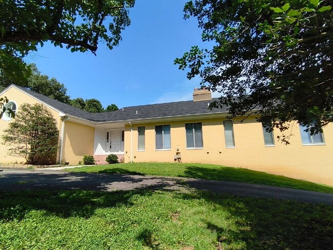 Primary Photo - Secluded Country Retreat with Picturesque ...