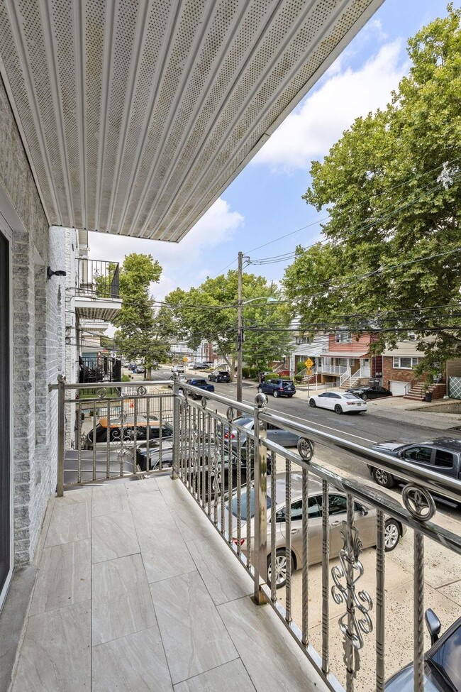 Building Photo - 359 Cator Ave
