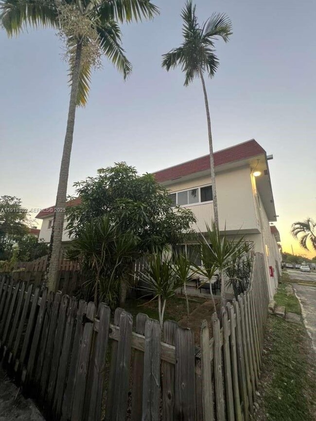 Building Photo - 1480 NE 151st St