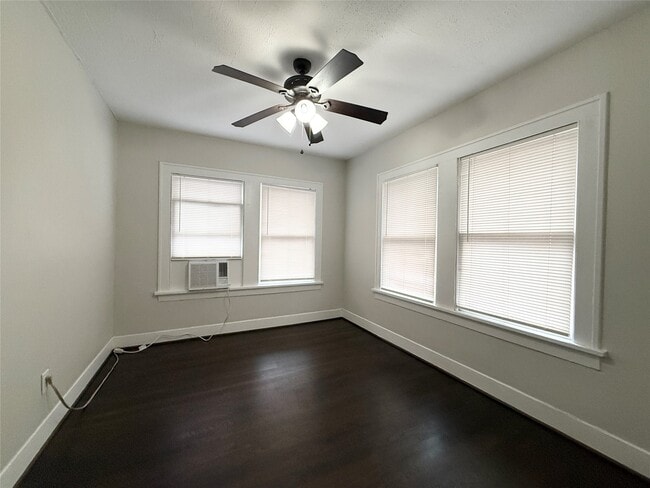 Building Photo - 1136 Berthea St