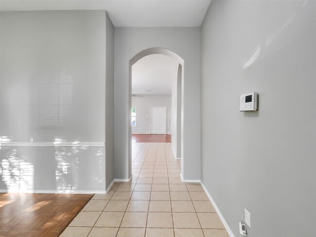 Building Photo - 3417 Cypress Village Dr