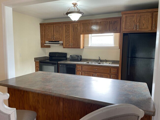 Building Photo - Willow Street