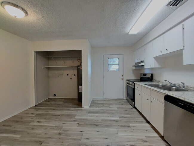 Building Photo - 3732 County Line Rd