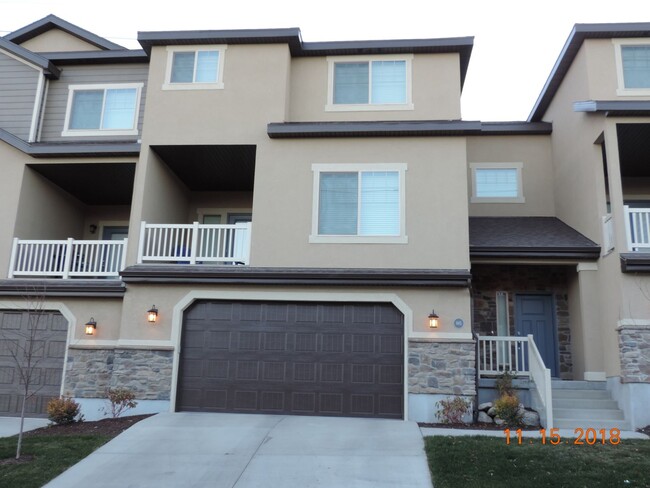 Primary Photo - Spacious 3 Bed Townhome - Provo Slate Canyon