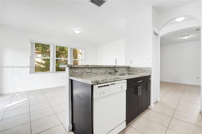 Building Photo - 1555 NE 33rd Rd