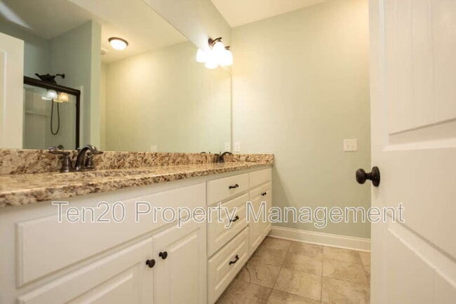 Building Photo - 7 Vineyard Dr