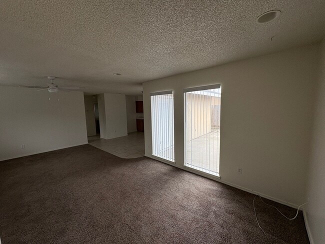 Building Photo - SE Tulare Home Near Shopping Center Rent Ready!