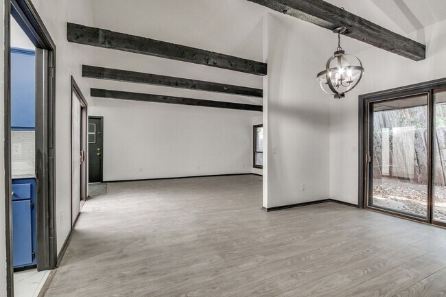 Building Photo - Light-Filled Mid-Century Vibes: 2BR/2BA w/...