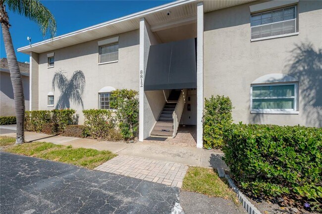 Building Photo - 8812 Bay Pointe Dr