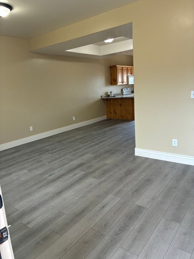 Building Photo - 576 W 1045 N