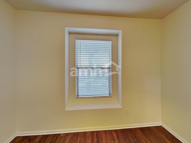 Building Photo - 1033 S Deerfield Ln