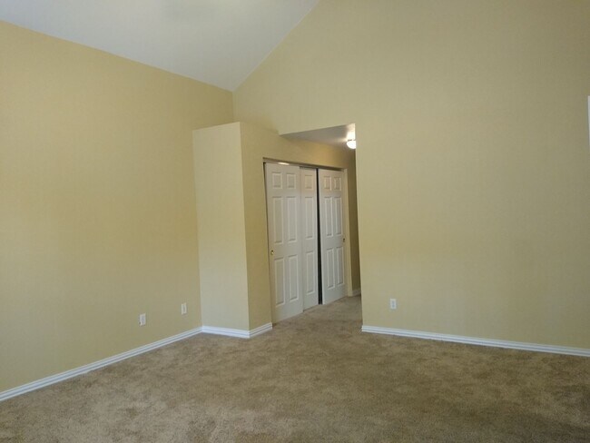 Building Photo - HUGE 3 Bedroom 3 Bath Home in Gated Community