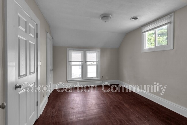 Building Photo - 331 Schenck St