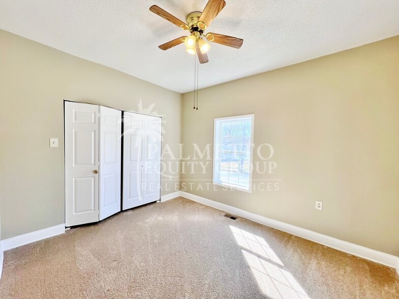 Building Photo - 829 Dillard St