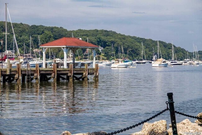 Building Photo - 76 Bayview Ave