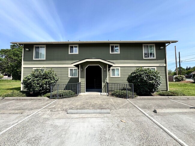 Building Photo - Spacious Updated 2 Bedroom Apartment in Tacoma-Granite Counters, W/D, Reserved Parking Space!