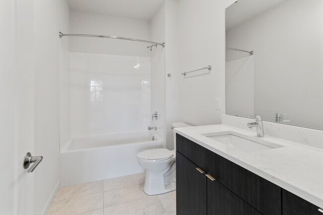 Building Photo - 5945 6th Ave