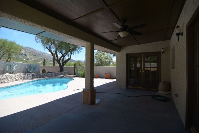 Building Photo - Well Maintained 3 Bedroom 2 Bath Home! Located in a Desirable North Tucson Location! Short Term R...