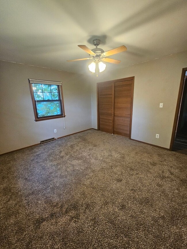 Building Photo - 3 Bedroom | 2 Bathroom | 2 Car Garage | Springfield MO!