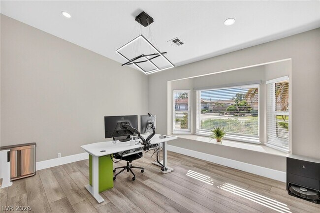 Building Photo - 363 E Robindale Rd