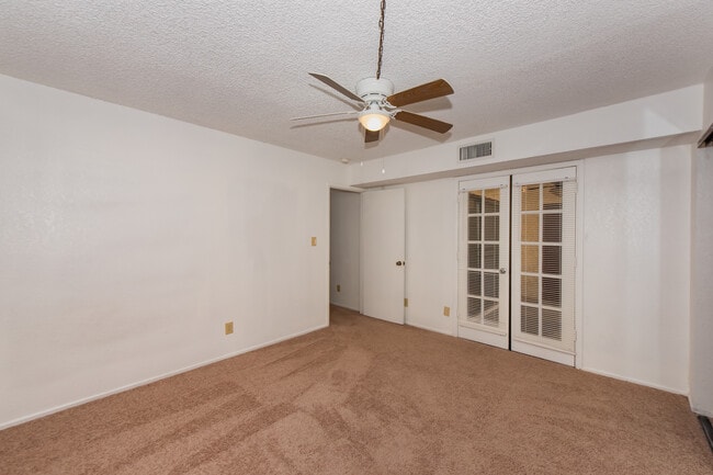 Building Photo - 514 W 37th St