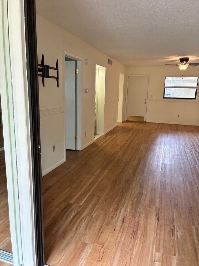 Building Photo - 3038 Eastland Blvd