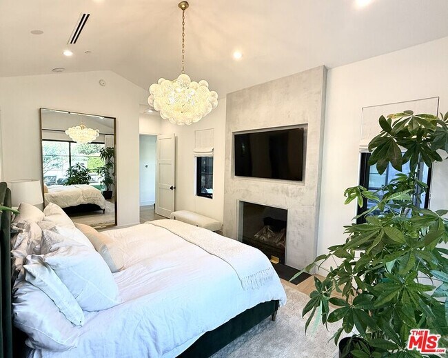 Building Photo - 6025 Paseo Cyn Dr