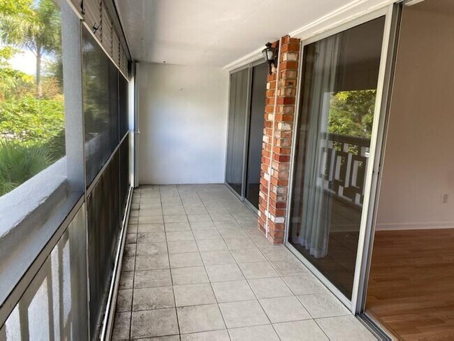 Building Photo - 91 Willow Rd