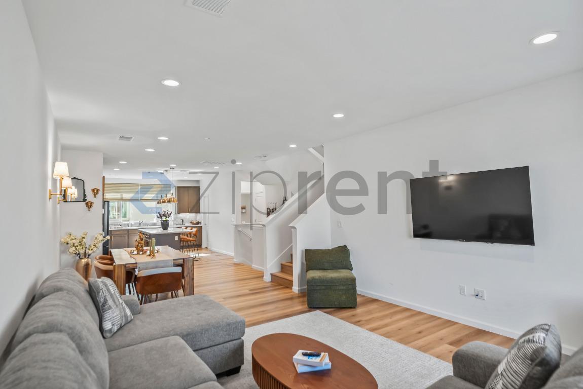 Building Photo - 6216 Diamond Wy