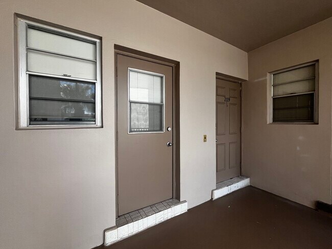 Building Photo - 2471 SW 82nd Ave