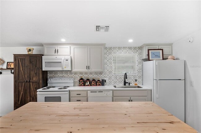 Building Photo - 4218 Lake Hancock Rd