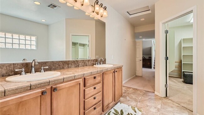 Building Photo - 348 Hanbury Manor Ln