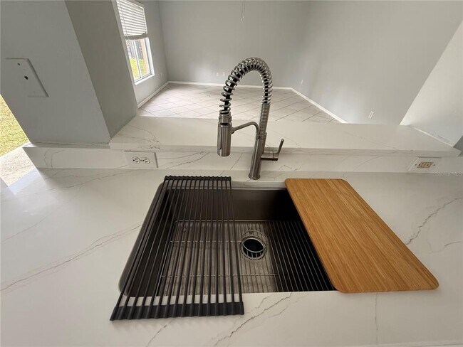 Building Photo - 10782 Plantation Bay Dr