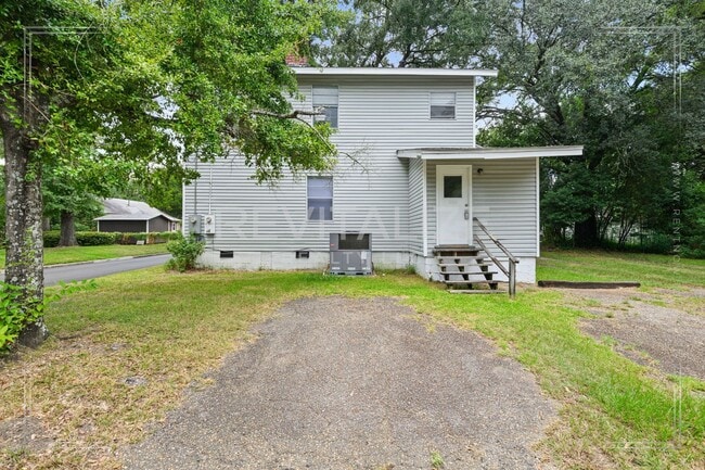 Building Photo - 202 1st St