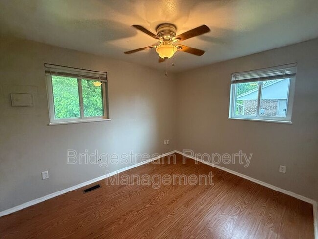 Building Photo - 4948 Leeper St