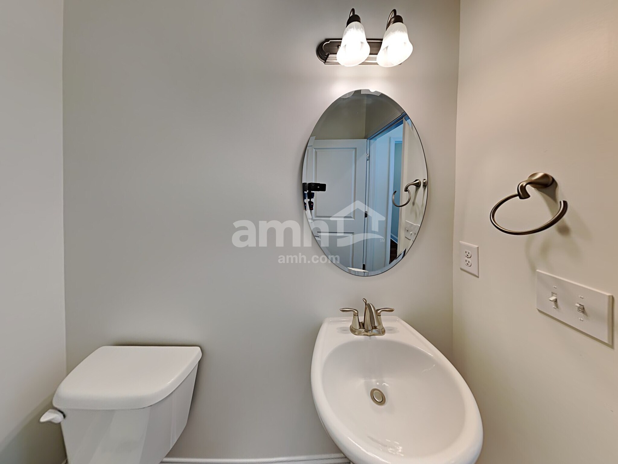 Building Photo - 2134 Laurel Vlg Cir