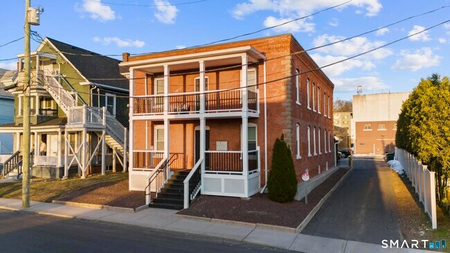 Building Photo - 18 Kelley St